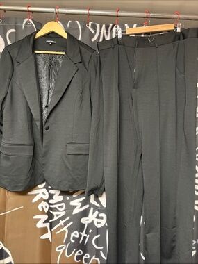 Fashion Nova Women's Black Two-Piece Suit Jacket & Pants